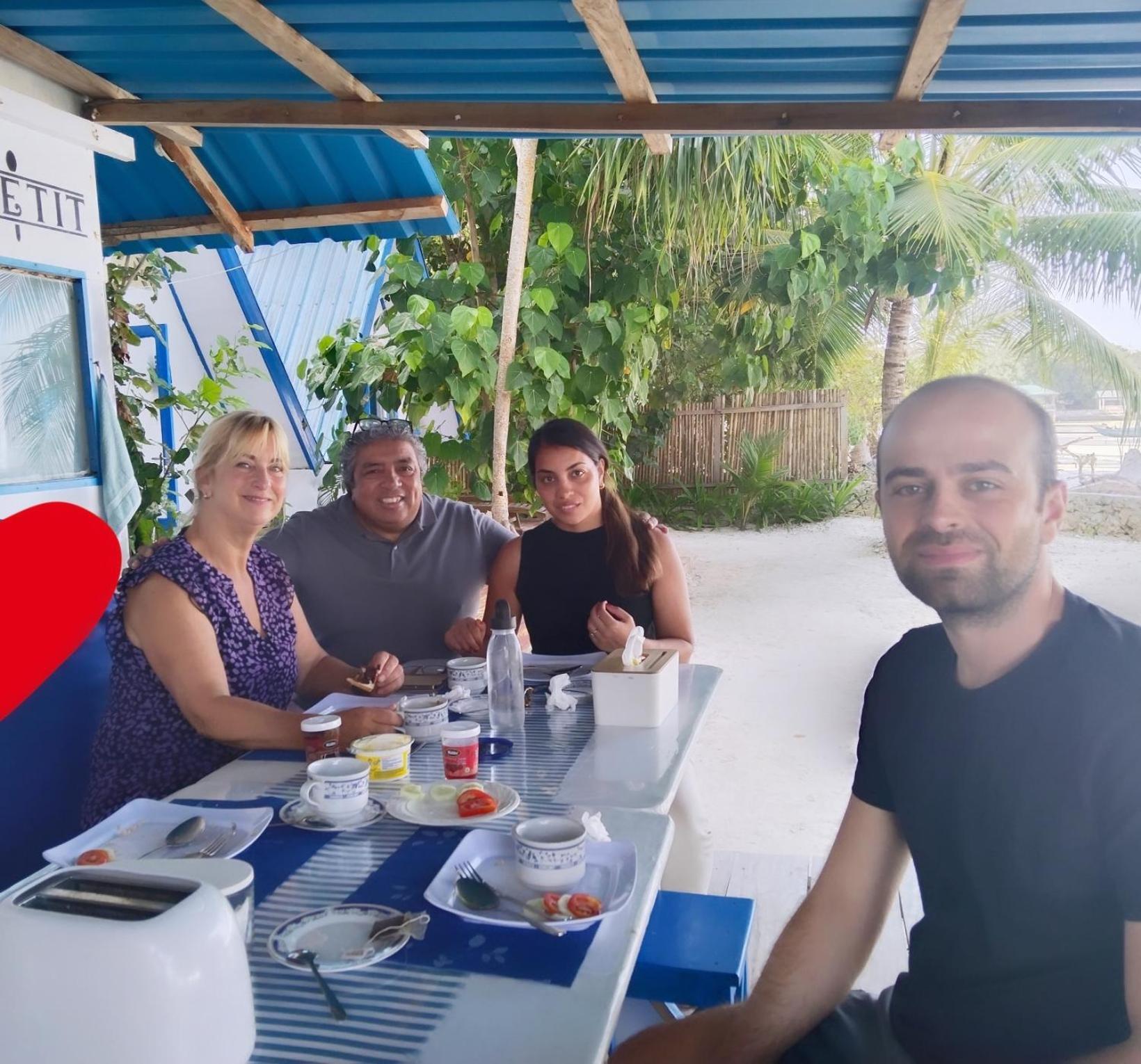 Tria Maria Cottage Ngurbloat Szoba fotó